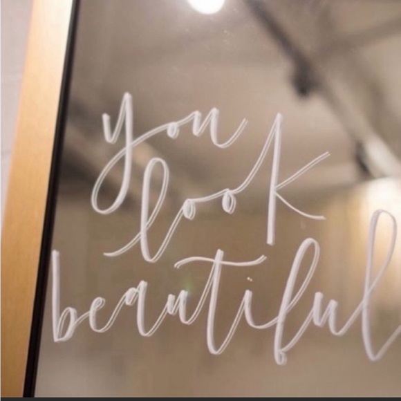 NEW•UNIQUE OVAL GOLDEN WIRE ACCENTED EARRINGS - Picture 5 of 13